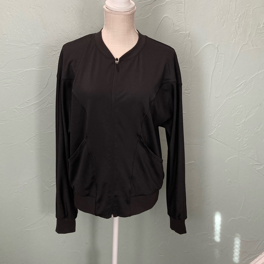 Champion 
L Black zip up jacket
Has front pockets